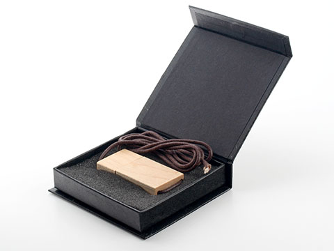 USB-Stick aus Holz zum umhängen
